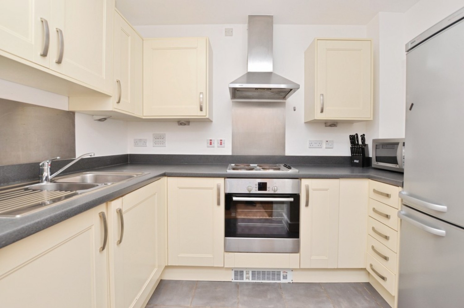 1 bedroom Flat for Letting Kennet Court, Victoria Way