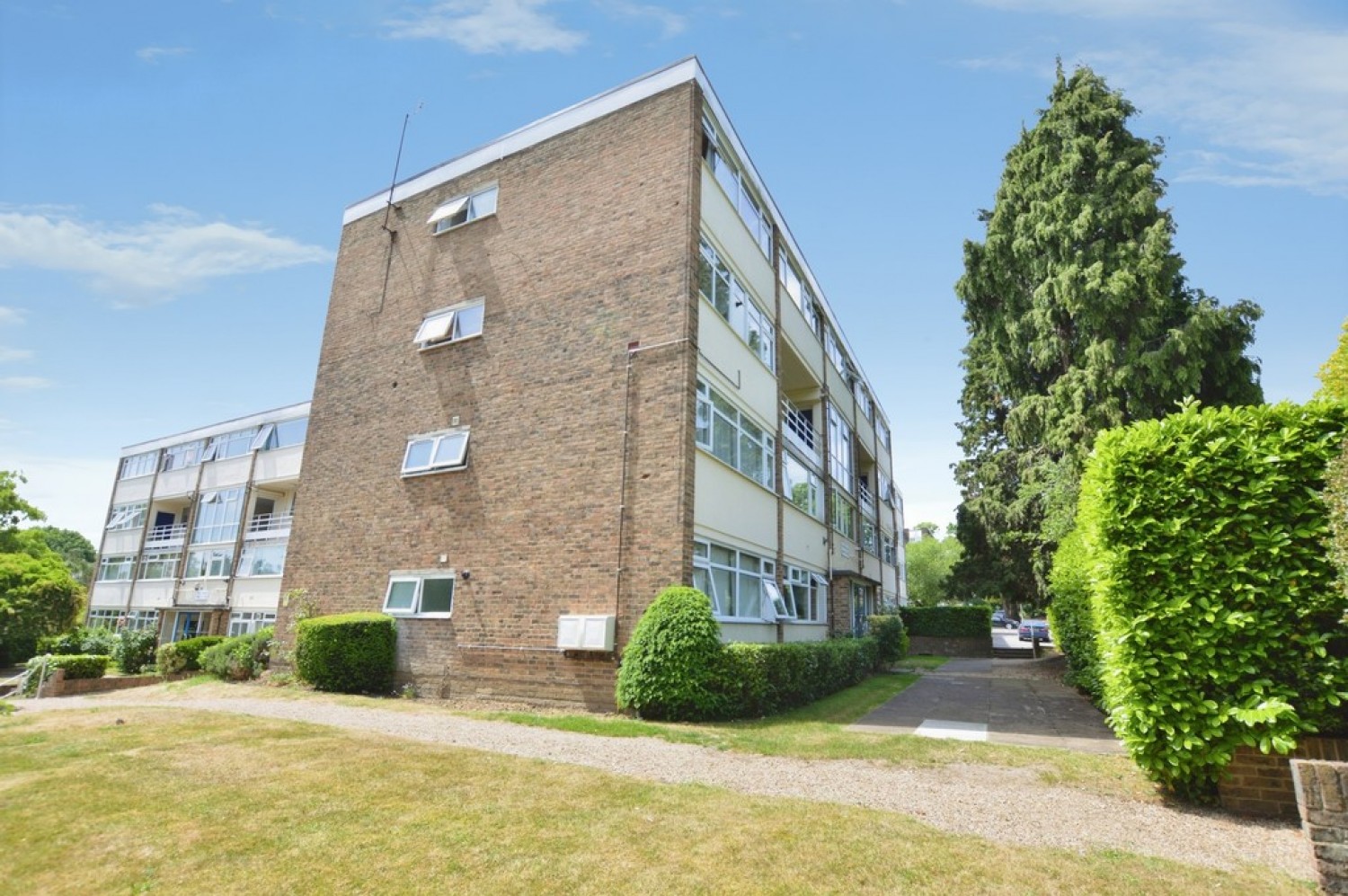 2 bedroom Flat for Letting Woking