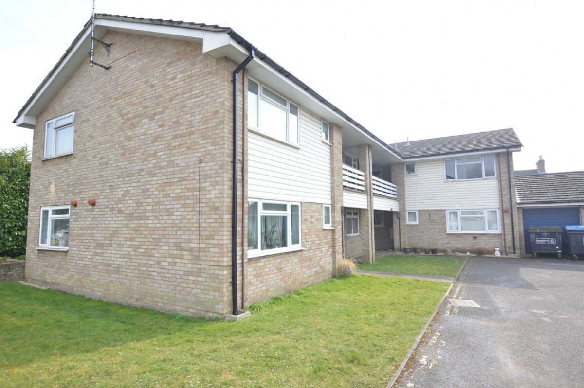 Highclere Court, Knaphill