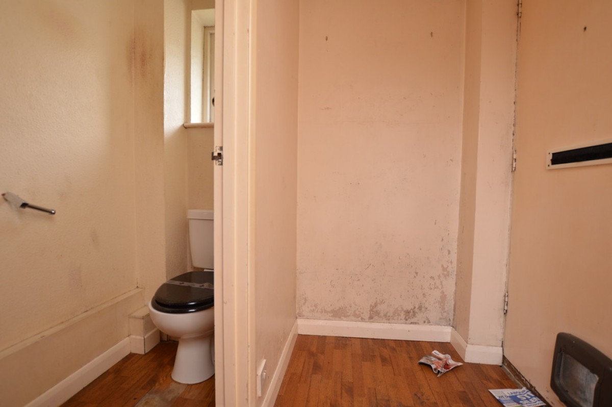 Highclere Court, Knaphill