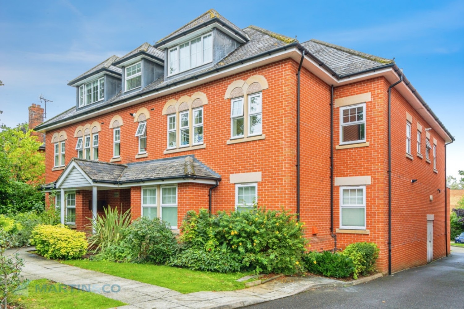 Wey Court, Claremont Avenue
