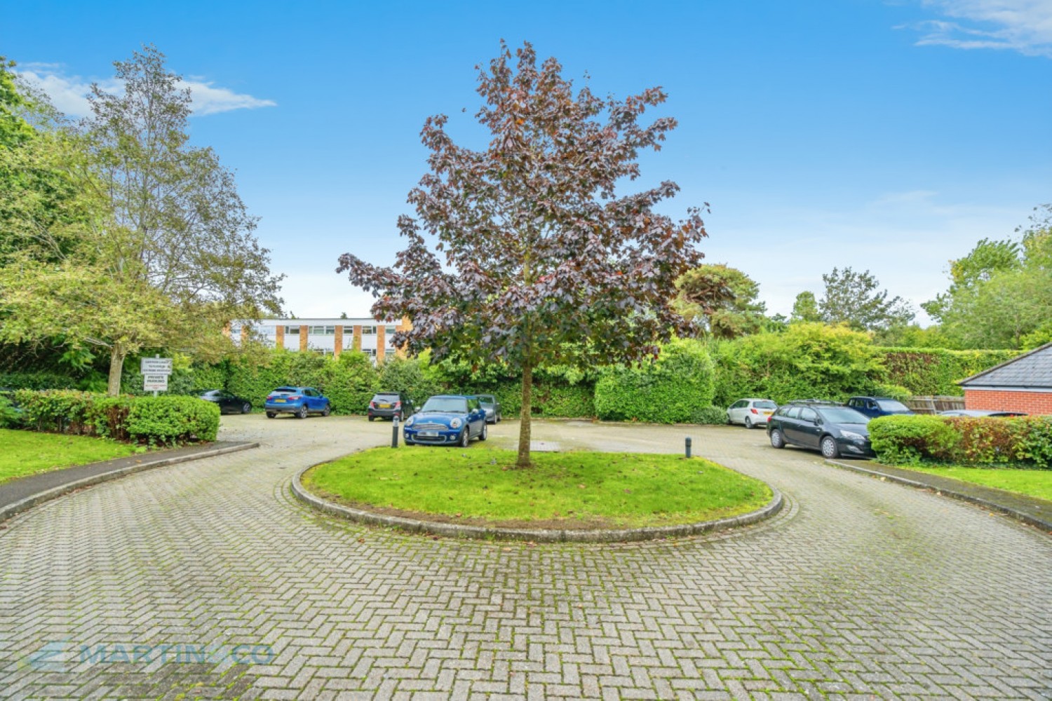 Wey Court, Claremont Avenue