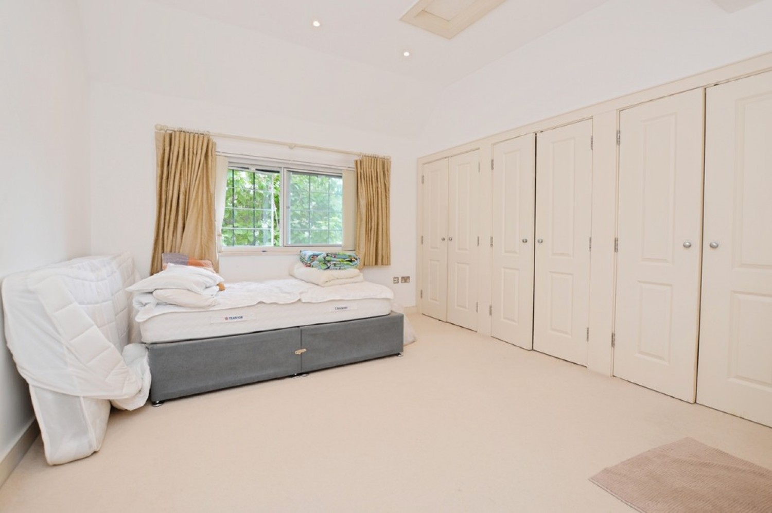 St. Johns Lodge, Woking