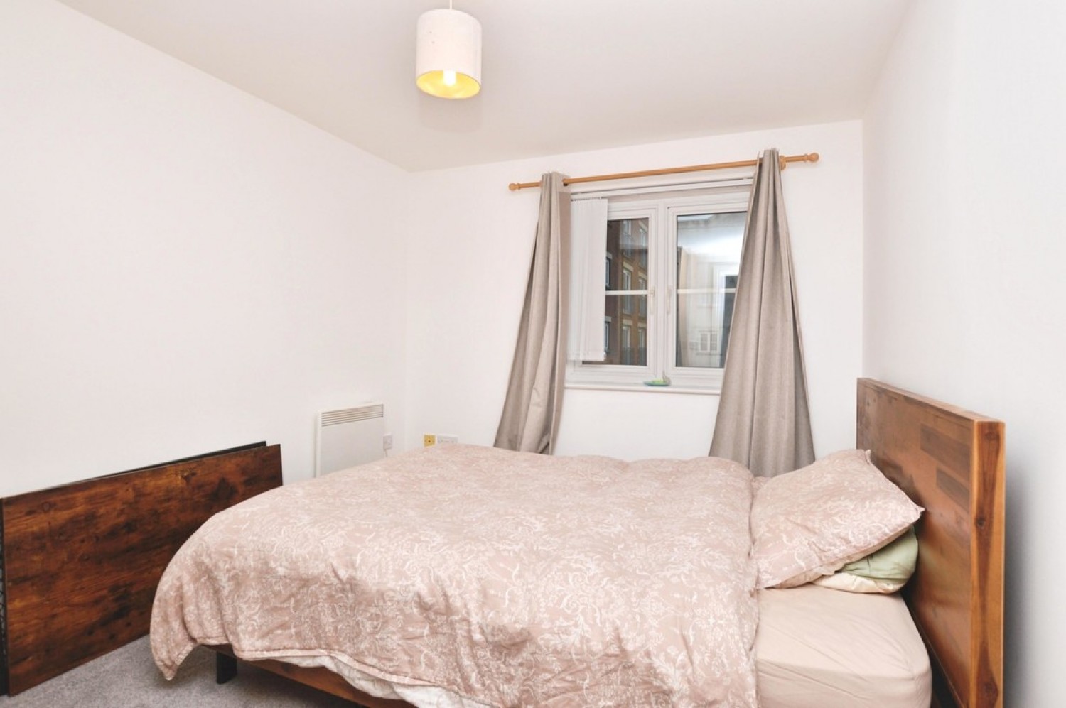 2 bedroom Flat in Goldsworth Road, Woking, Surrey