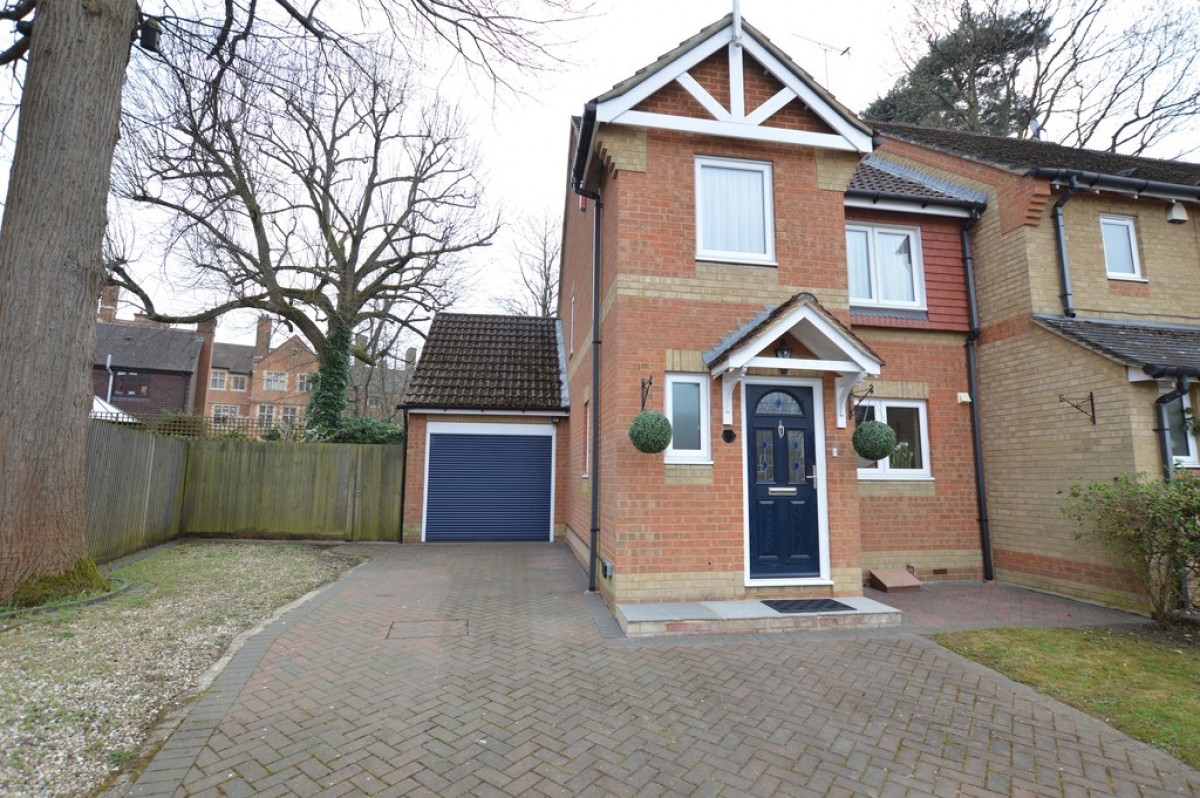 Candlerush Close, Woking, Surrey
