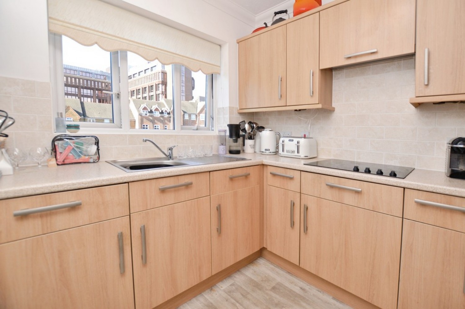 2 bedroom Flat in Grove Road, Woking, Surrey