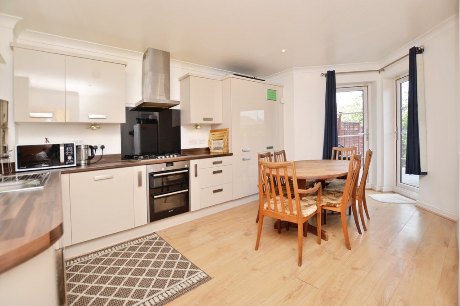 4 bedroom House for Letting Smiles Place