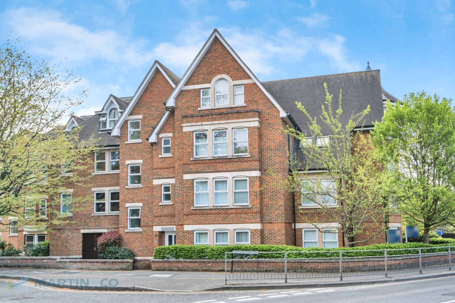 2 bedroom Flat for Letting Constitution Hill, Woking