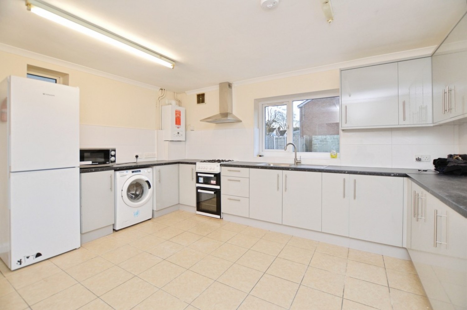 4 bedroom House for Letting Walton Road, Woking, Surrey