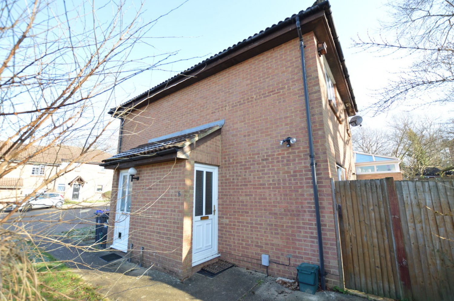 1 bedroom House for Letting Wych Hill Park, Woking, Surrey