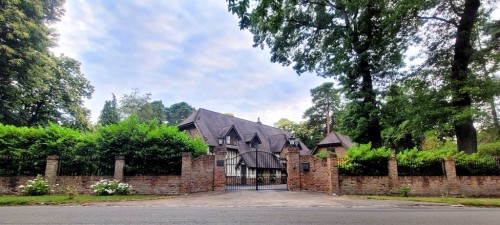 Larch Avenue, Ascot