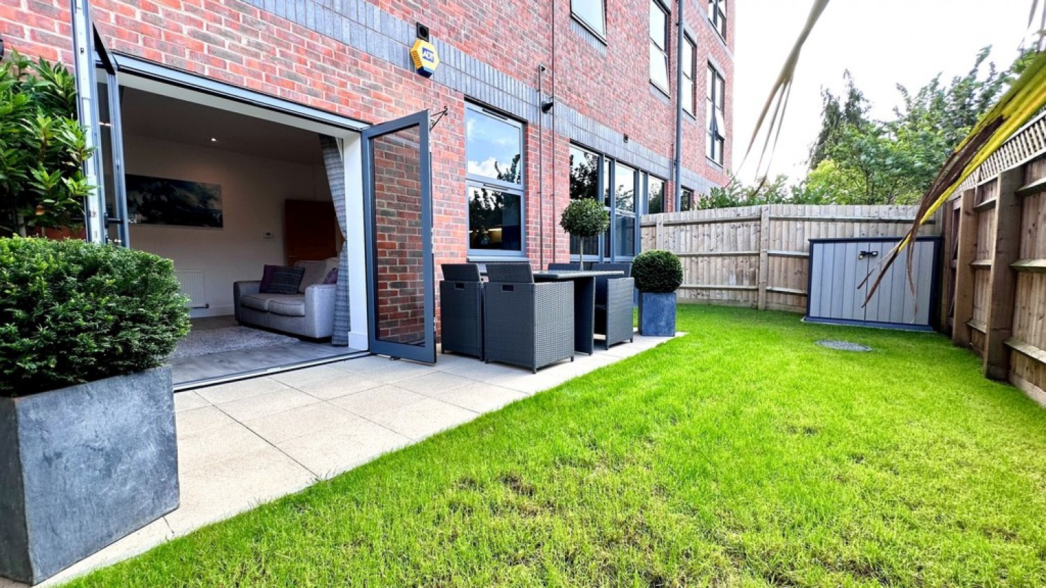 1 bedroom Flat for Sale Hipley Street, Old Woking