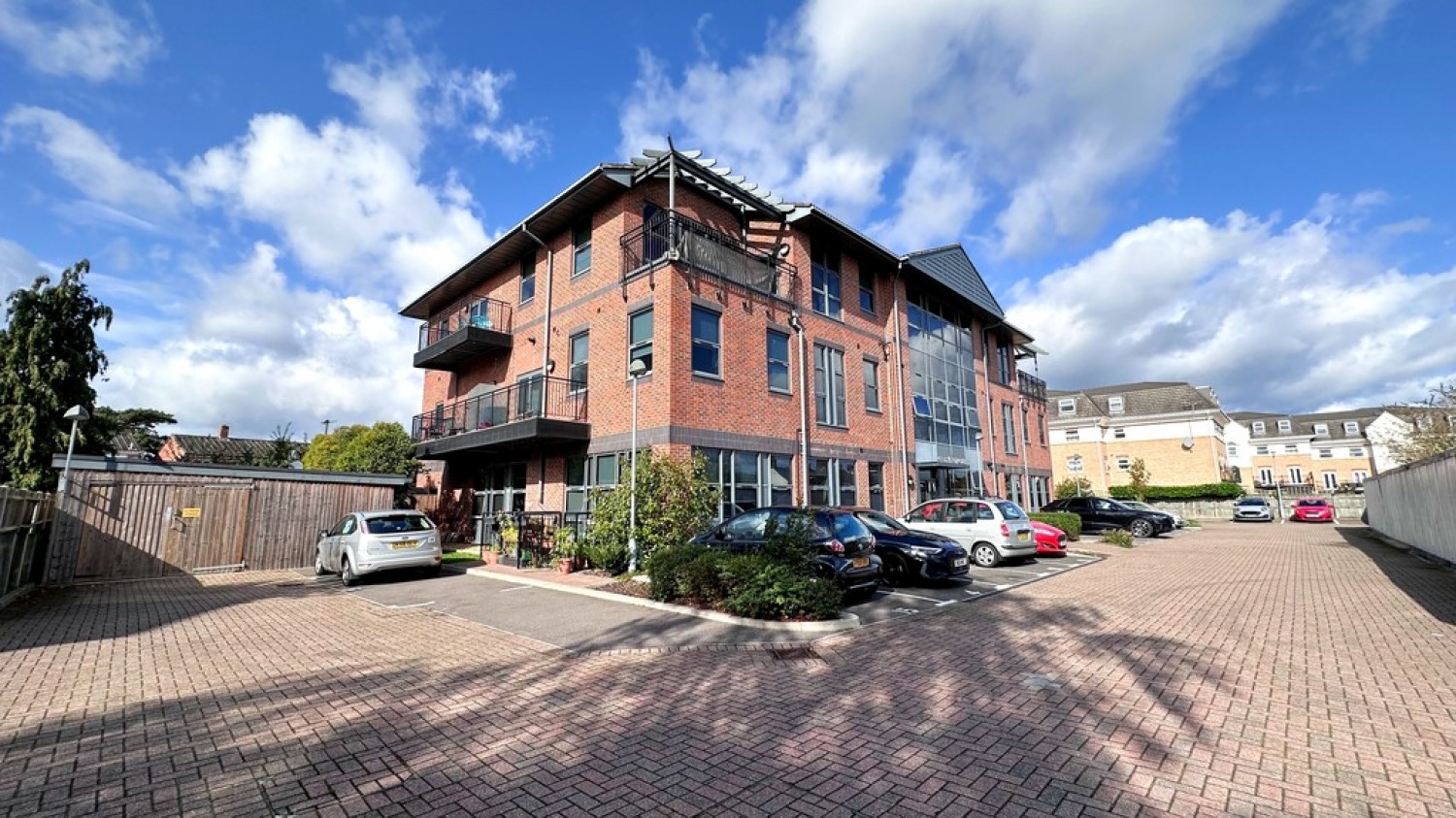 1 bedroom Flat for Sale Hipley Street, Old Woking