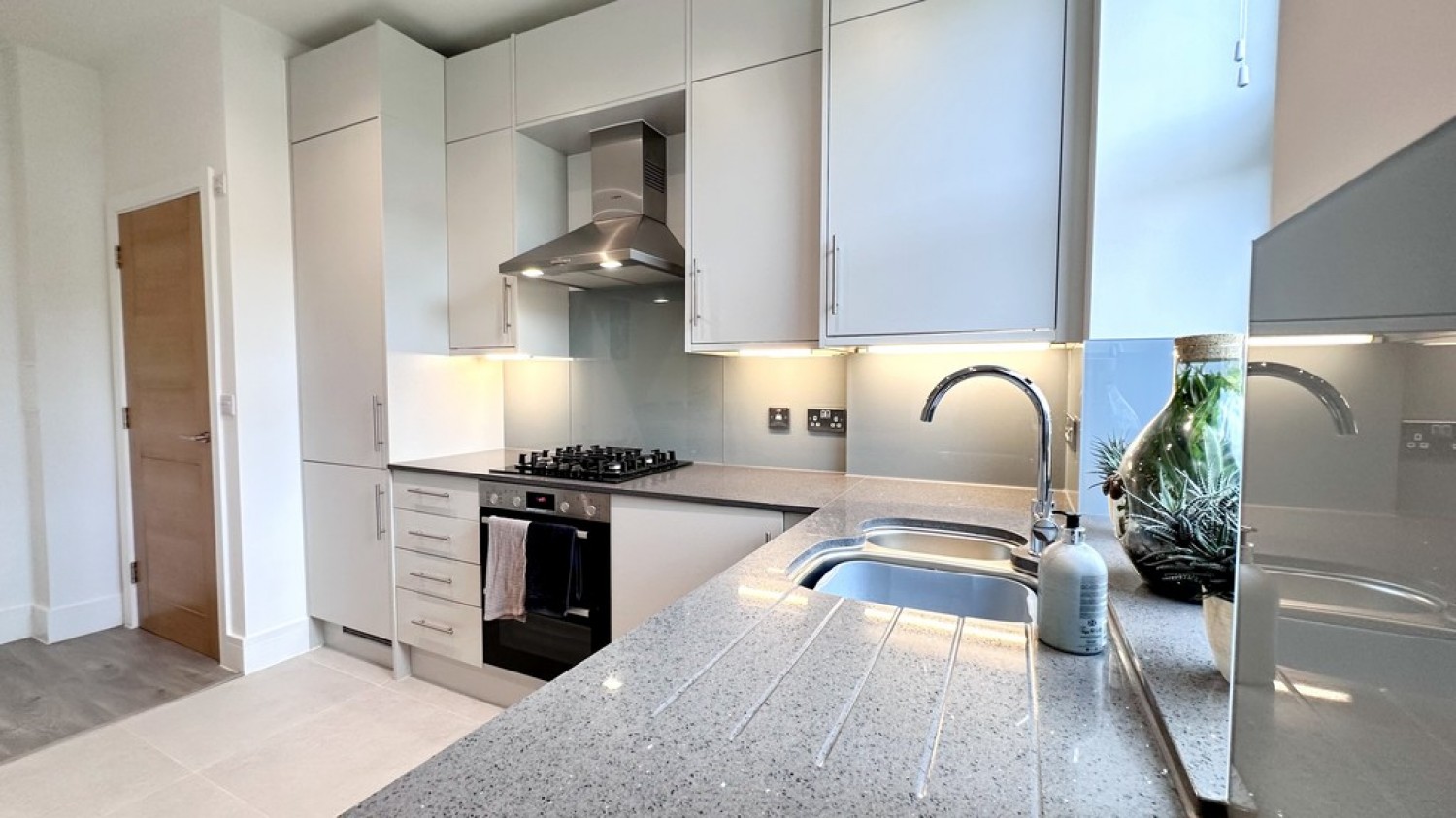 1 bedroom Flat for Sale Hipley Street, Old Woking
