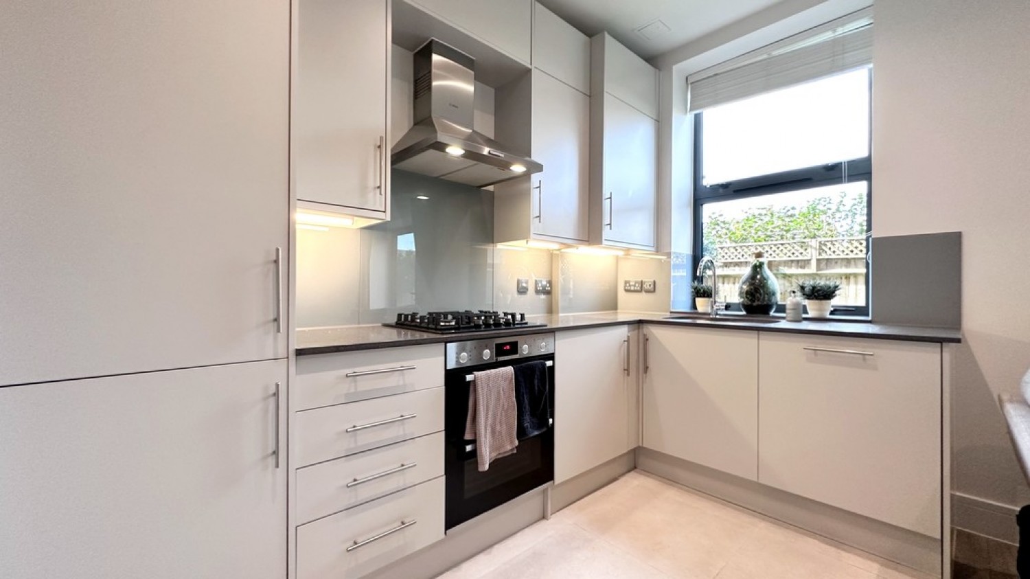 1 bedroom Flat for Sale Hipley Street, Old Woking