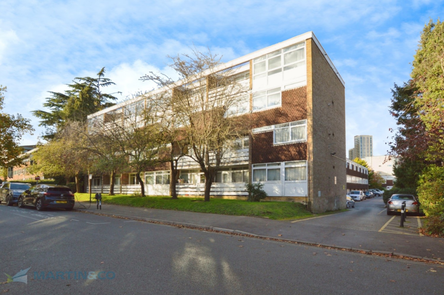 2 bedroom Flat in Hill View Court, Woking, Surrey