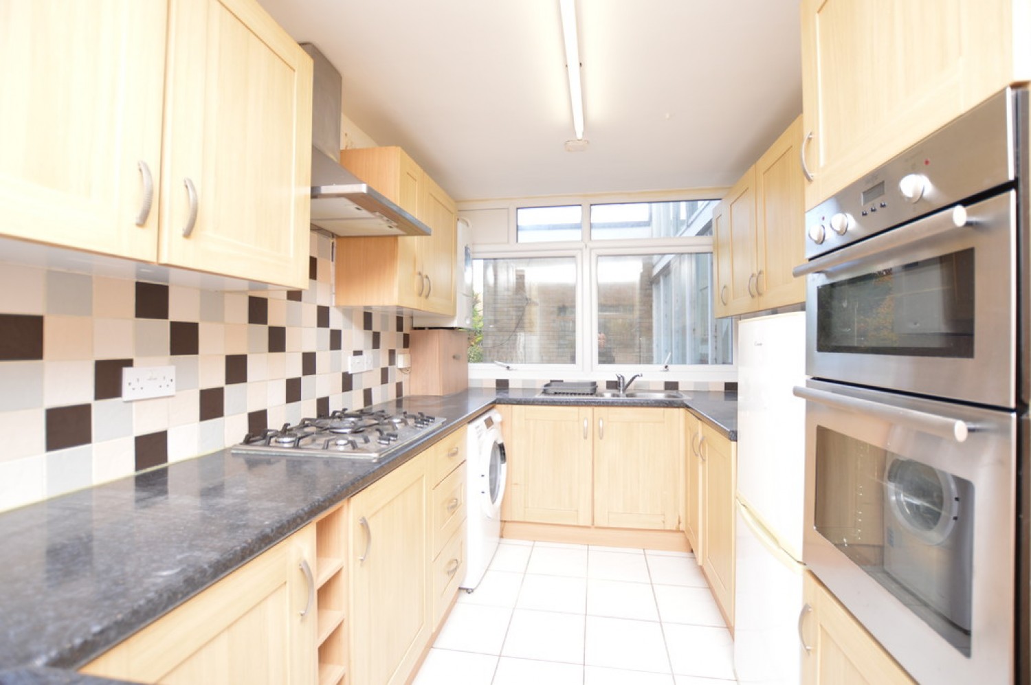 2 bedroom Flat in Hill View Court, Woking, Surrey