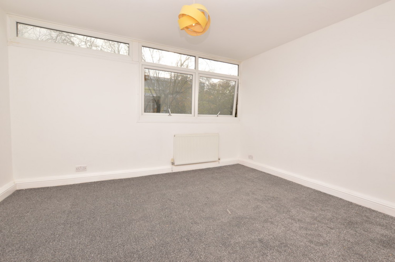 2 bedroom Flat in Hill View Court, Woking, Surrey