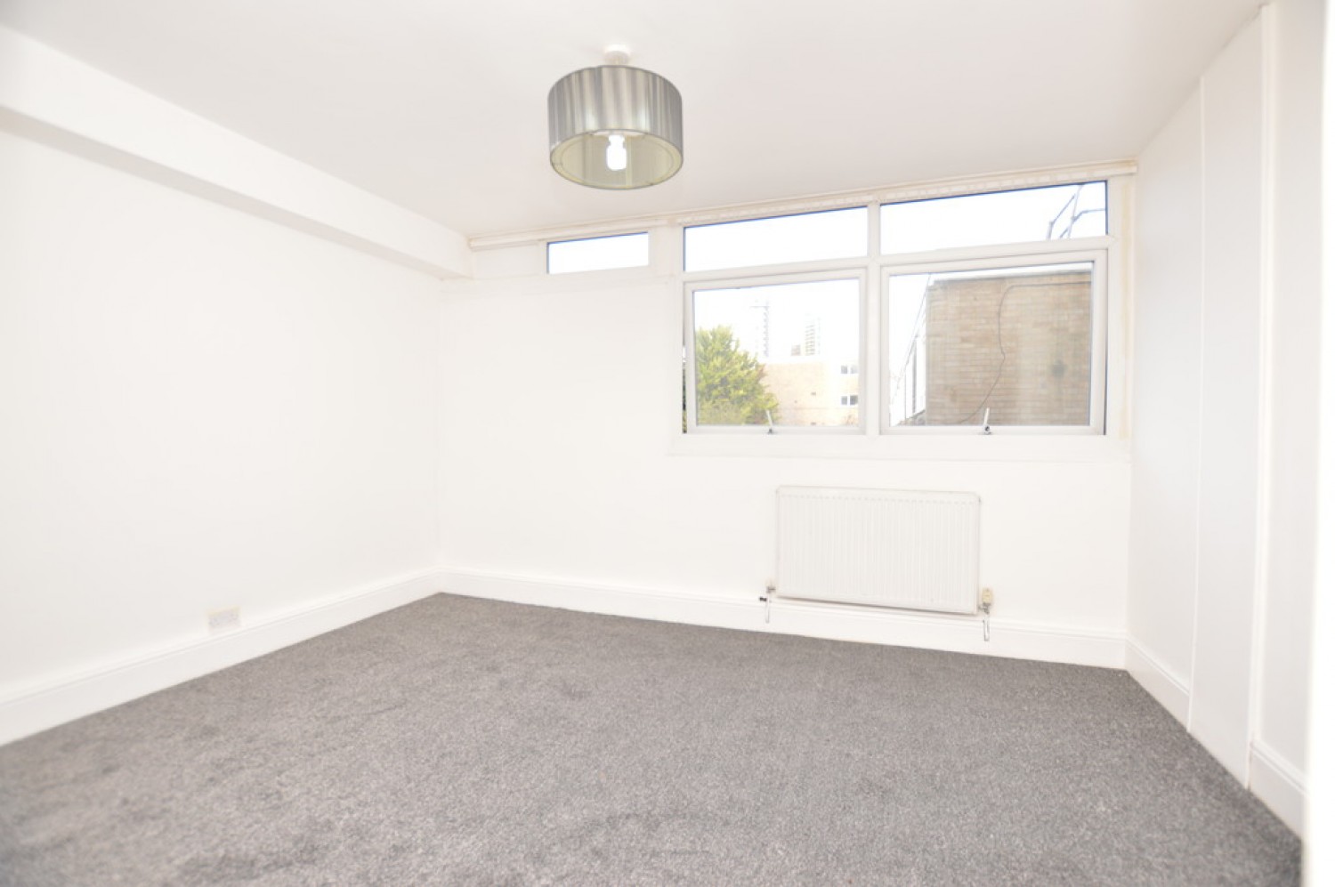 2 bedroom Flat in Hill View Court, Woking, Surrey