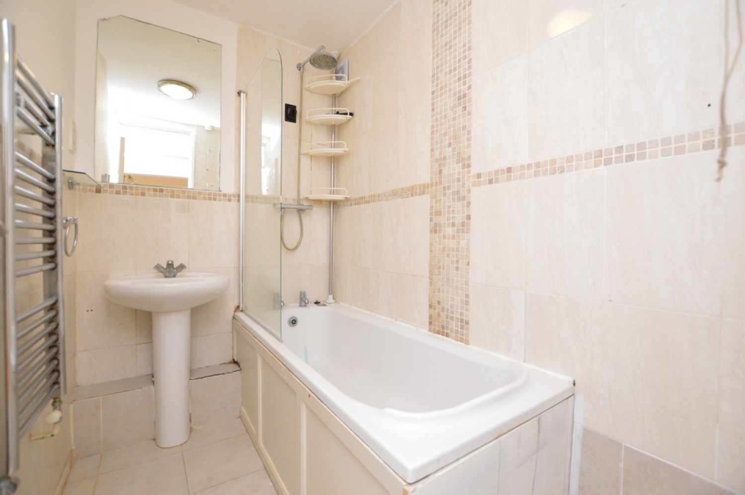 2 bedroom Flat in Hill View Court, Woking, Surrey