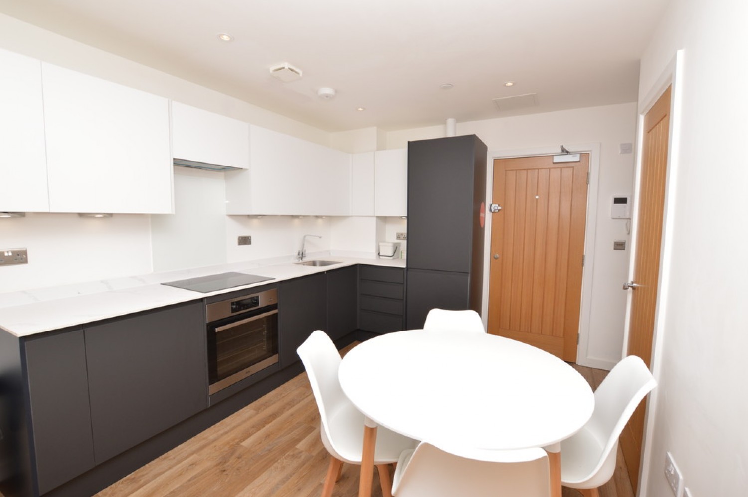 1 bedroom Flat for Letting Chertsey Road, Woking, Surrey