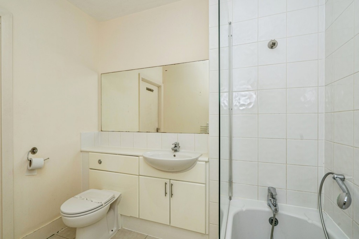 2 bedroom Flat for Sale Guildford Street, Chertsey, Surrey