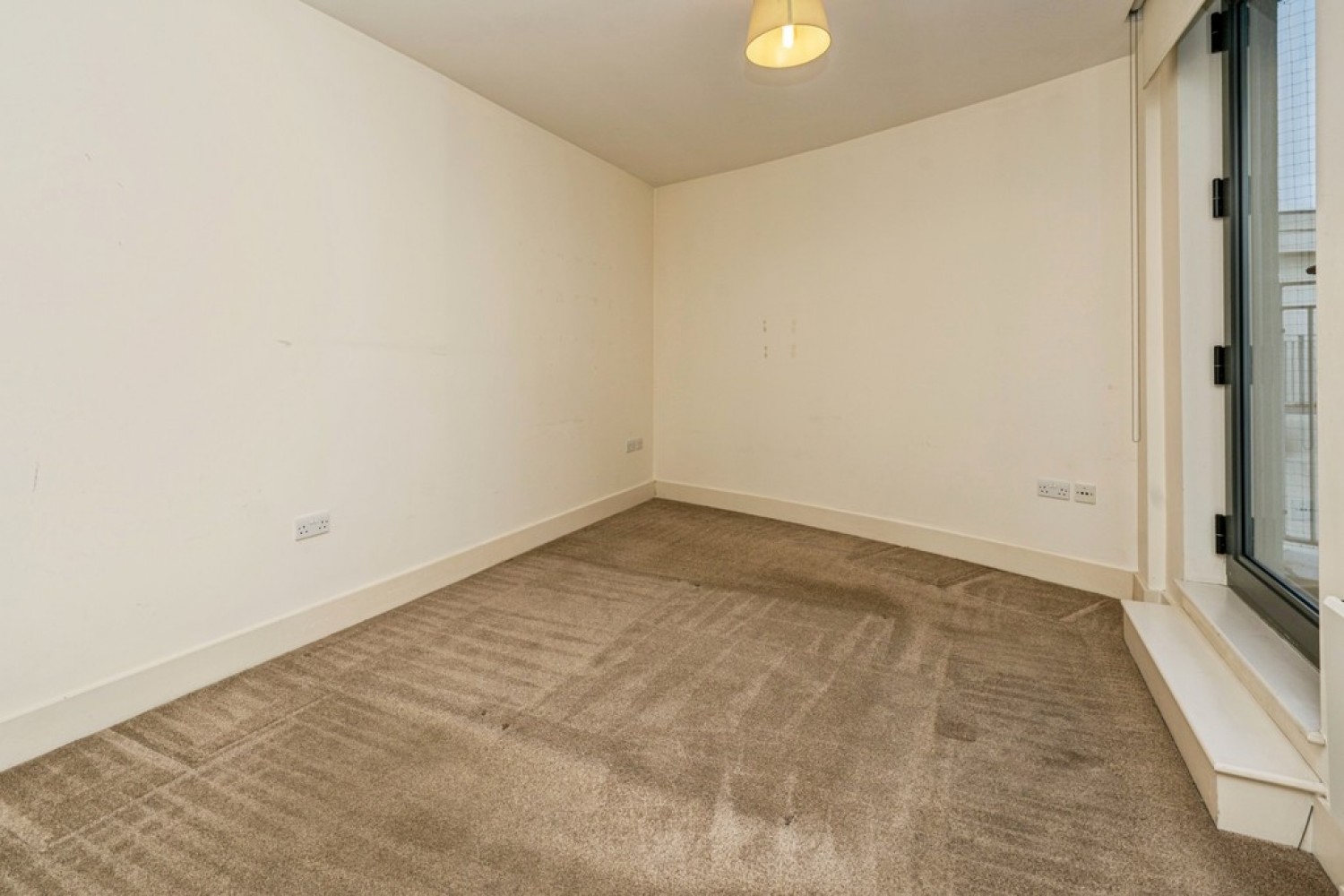 2 bedroom Flat for Sale Guildford Street, Chertsey, Surrey