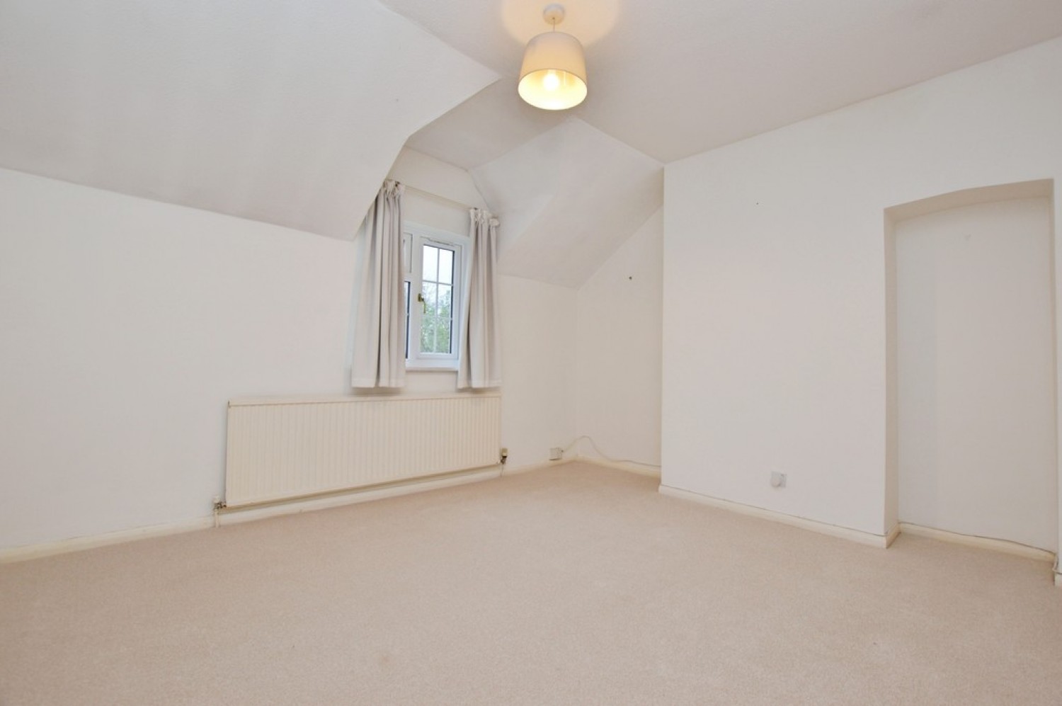 2 bedroom House in Victoria Road, Knaphill, Woking