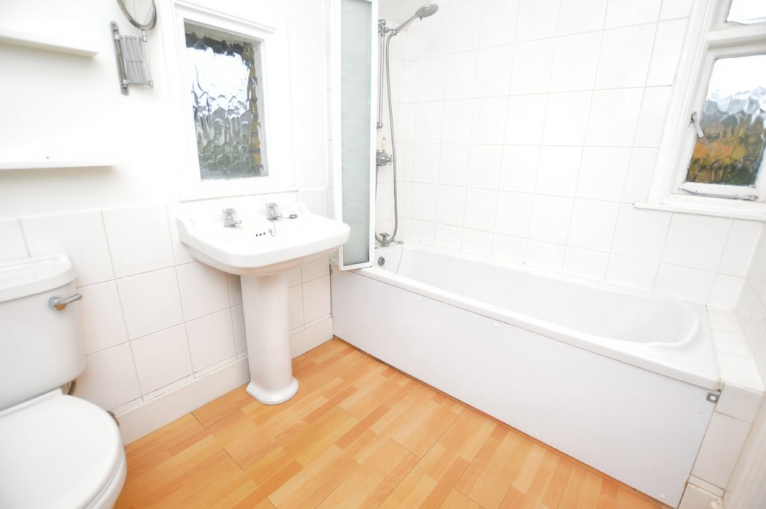 2 bedroom House in Victoria Road, Knaphill, Woking