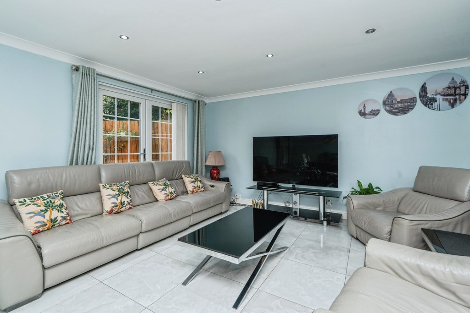 4 bedroom House in Shilburn Way, Woking, Surrey
