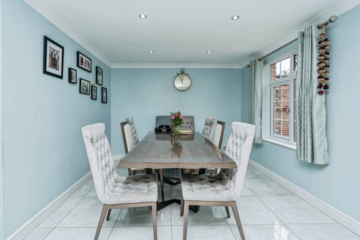 Shilburn Way, Woking, Surrey