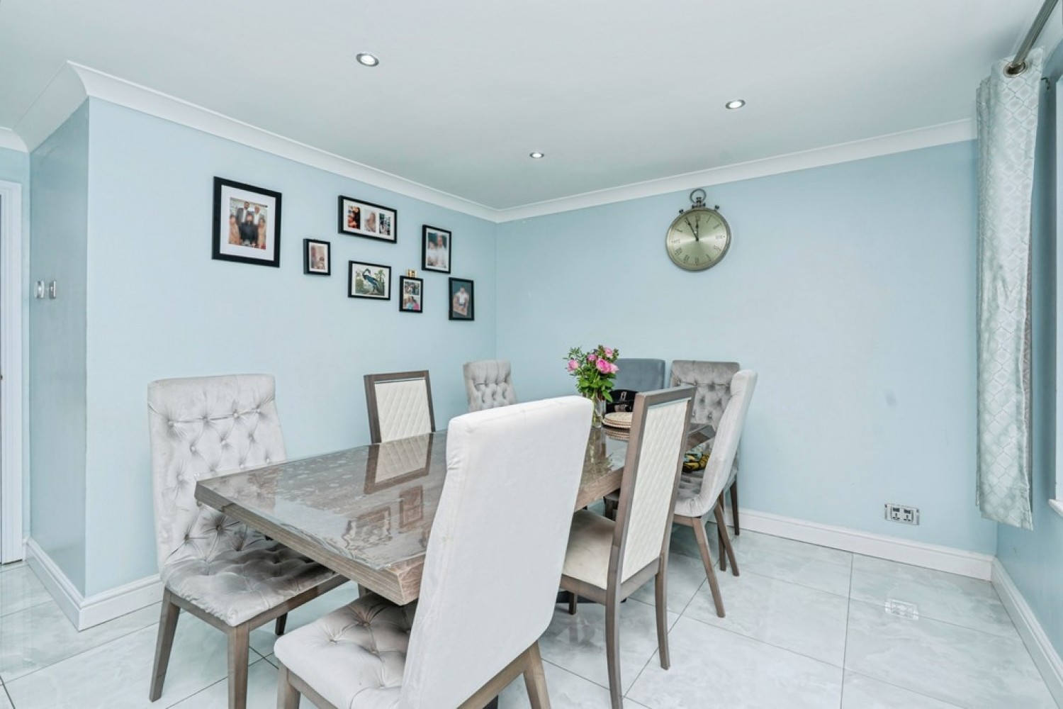 4 bedroom House in Shilburn Way, Woking, Surrey