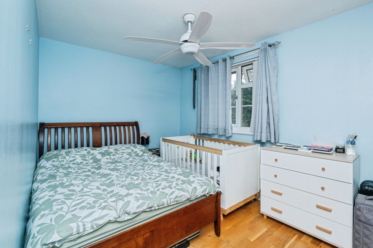 4 bedroom House in Shilburn Way, Woking, Surrey