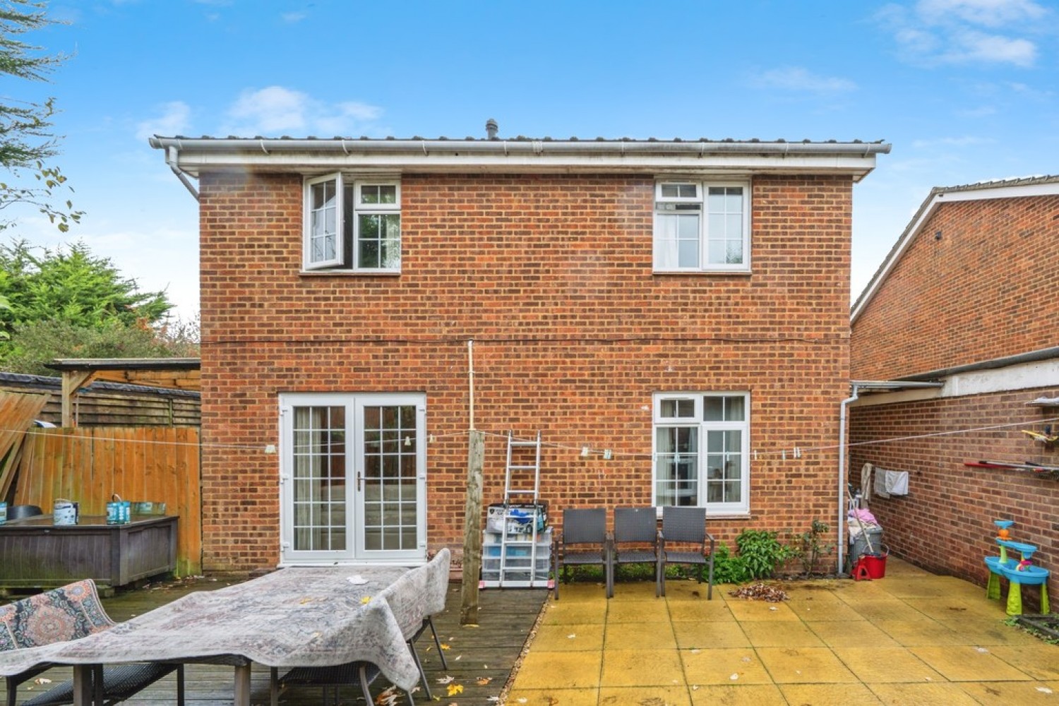 4 bedroom House in Shilburn Way, Woking, Surrey