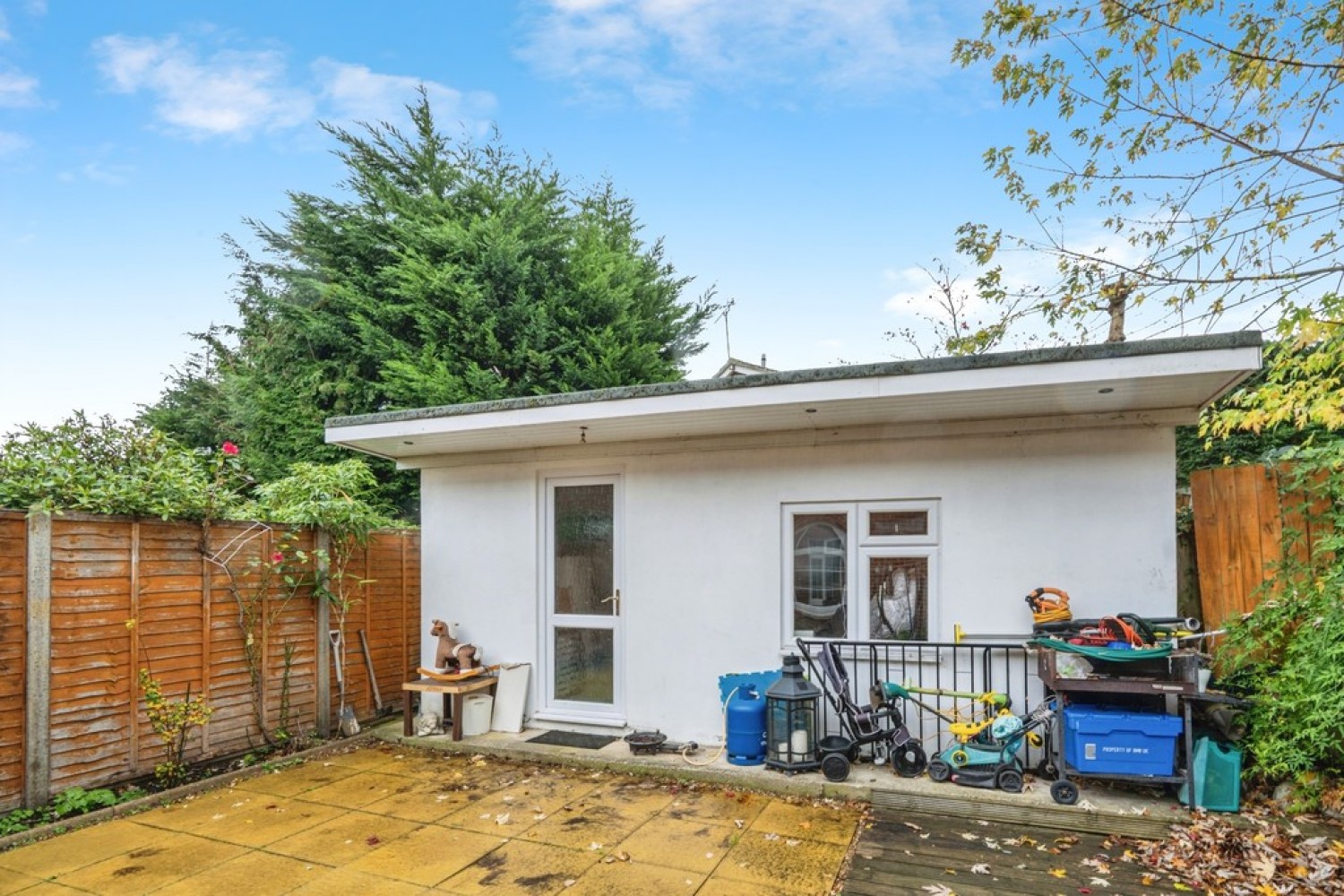 4 bedroom House in Shilburn Way, Woking, Surrey