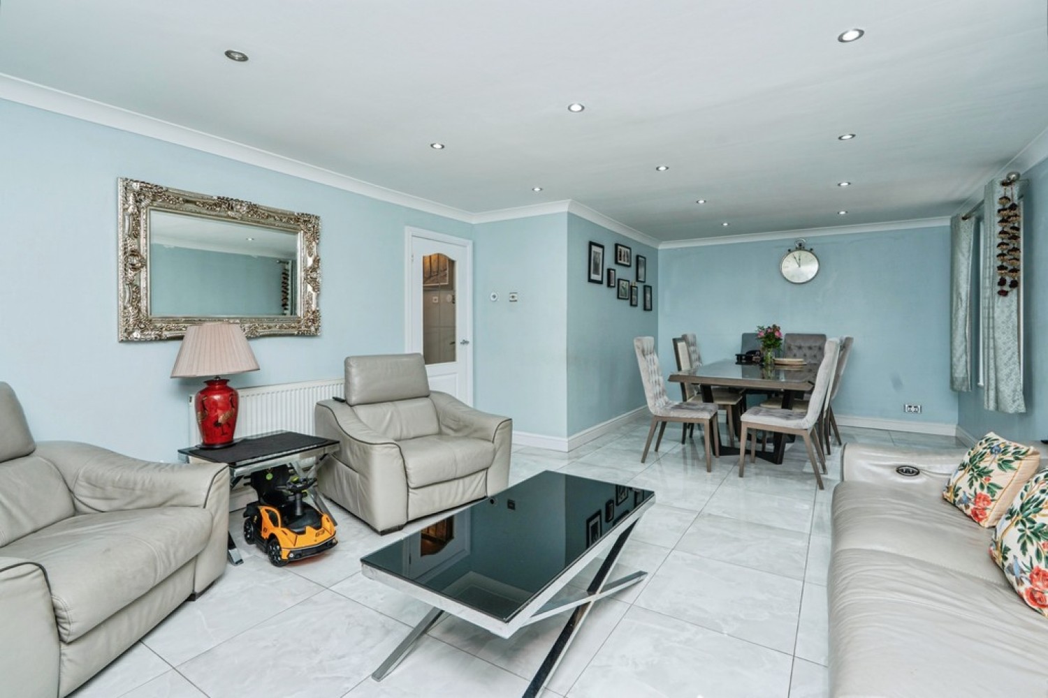 4 bedroom House in Shilburn Way, Woking, Surrey