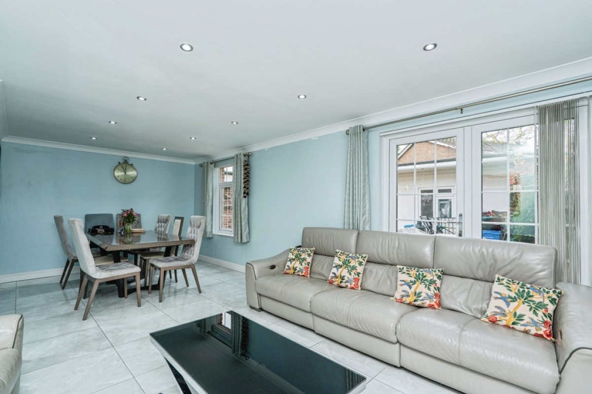 Shilburn Way, Woking, Surrey