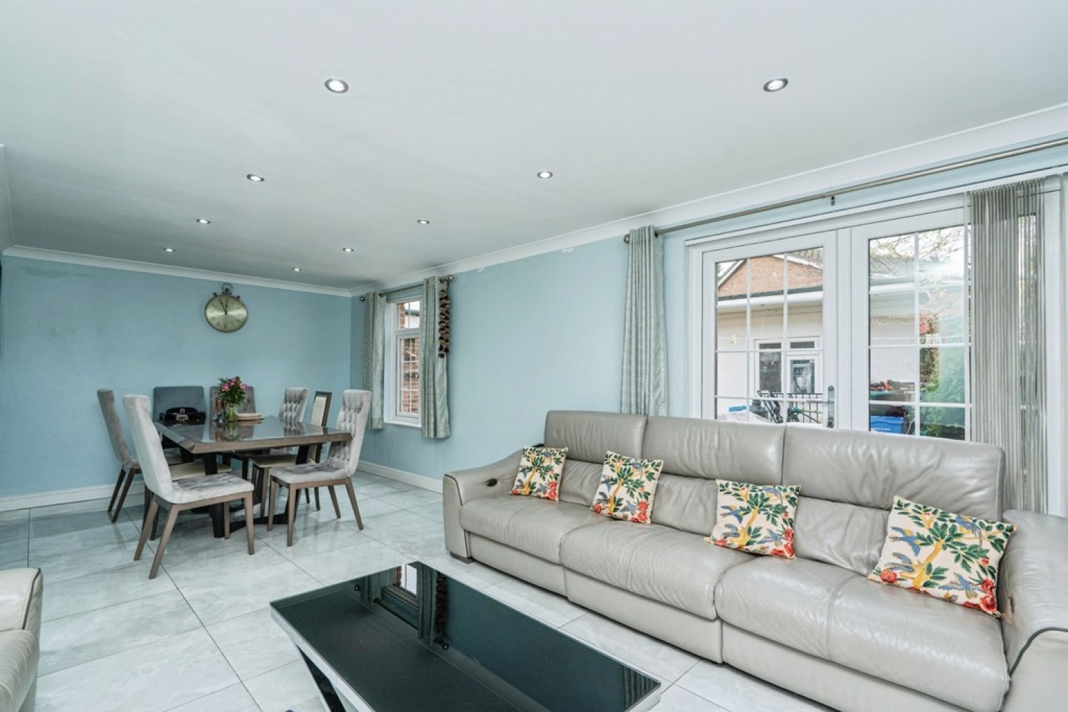 4 bedroom House in Shilburn Way, Woking, Surrey