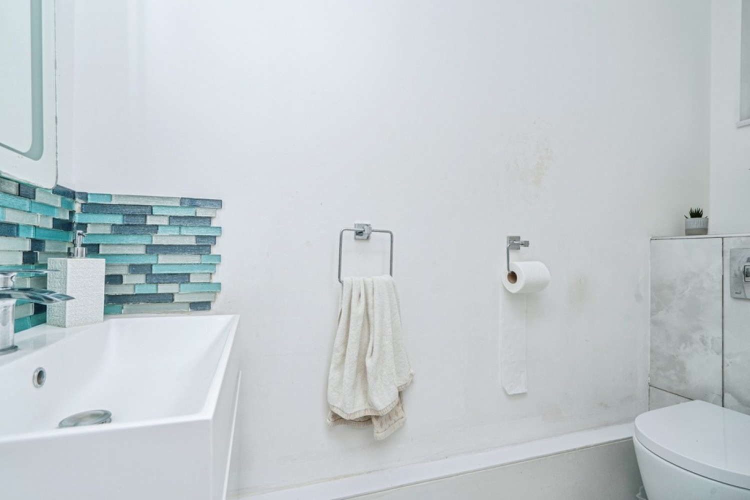 4 bedroom House in Shilburn Way, Woking, Surrey