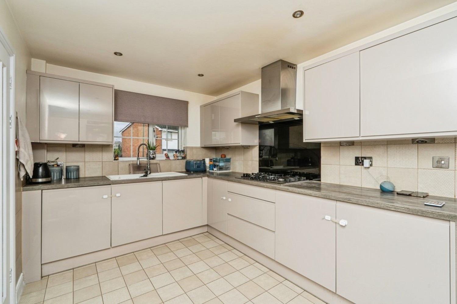 4 bedroom House in Shilburn Way, Woking, Surrey