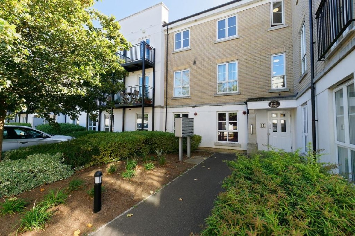 2 bedroom Flat for Sale Tudor Way, Knaphil, Surrey