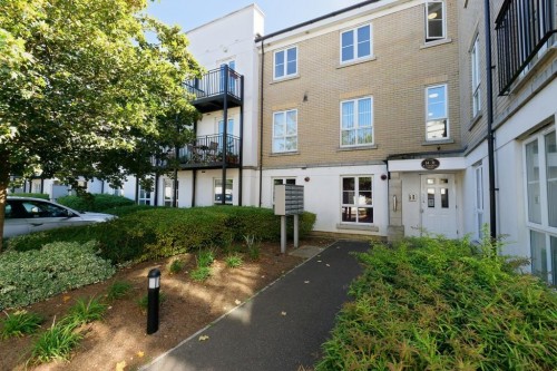 Tudor Way, Knaphil, Surrey