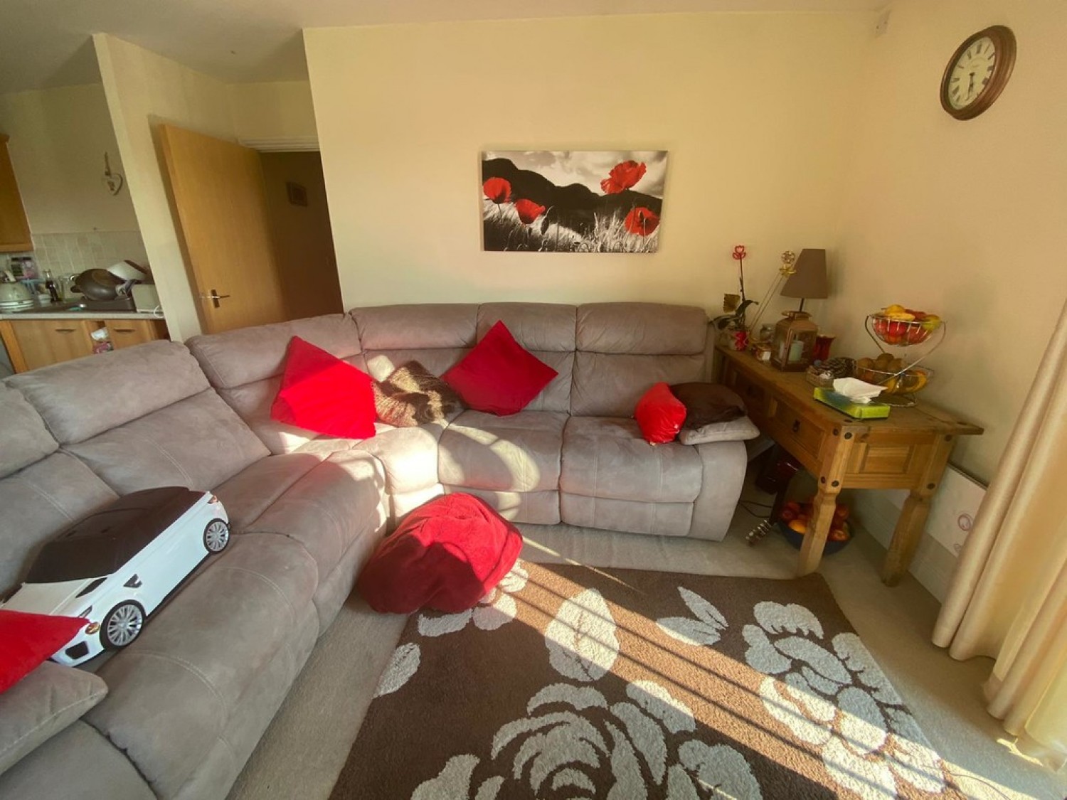 2 bedroom Flat for Sale Tudor Way, Knaphil, Surrey