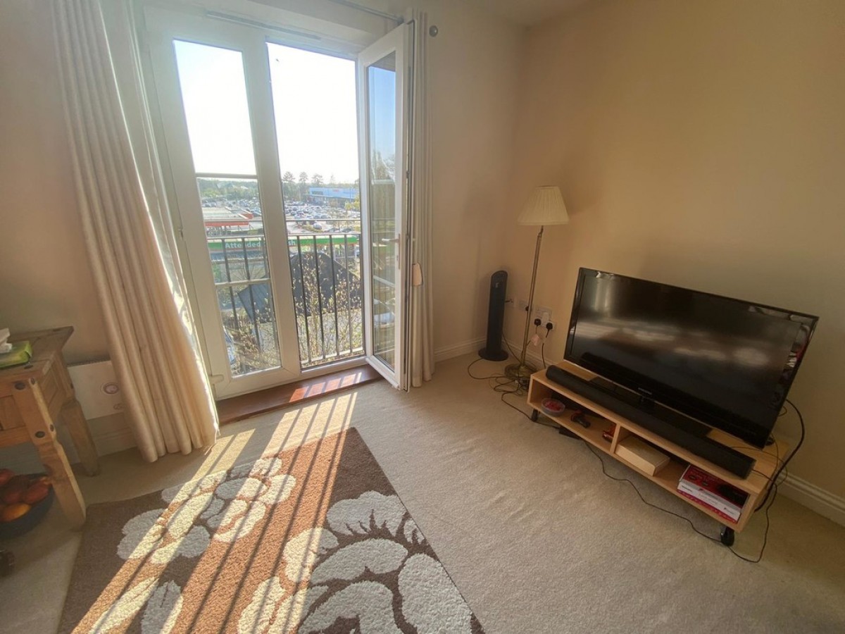 Tudor Way, Knaphil, Surrey