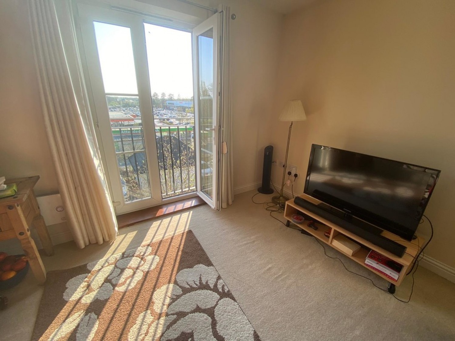 2 bedroom Flat for Sale Tudor Way, Knaphil, Surrey