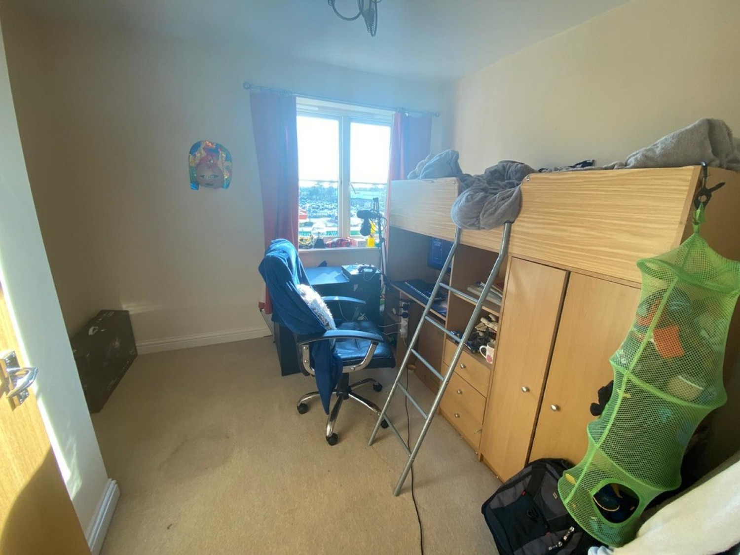 2 bedroom Flat for Sale Tudor Way, Knaphil, Surrey