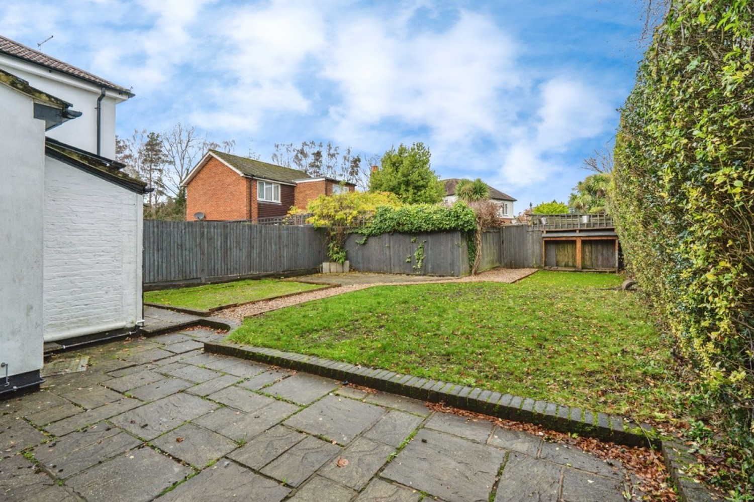 3 bedroom House for Sale Knaphill, Woking, Surrey