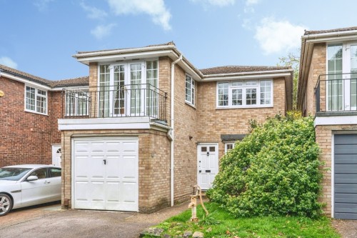 Canewdon Close, Woking, Surrey