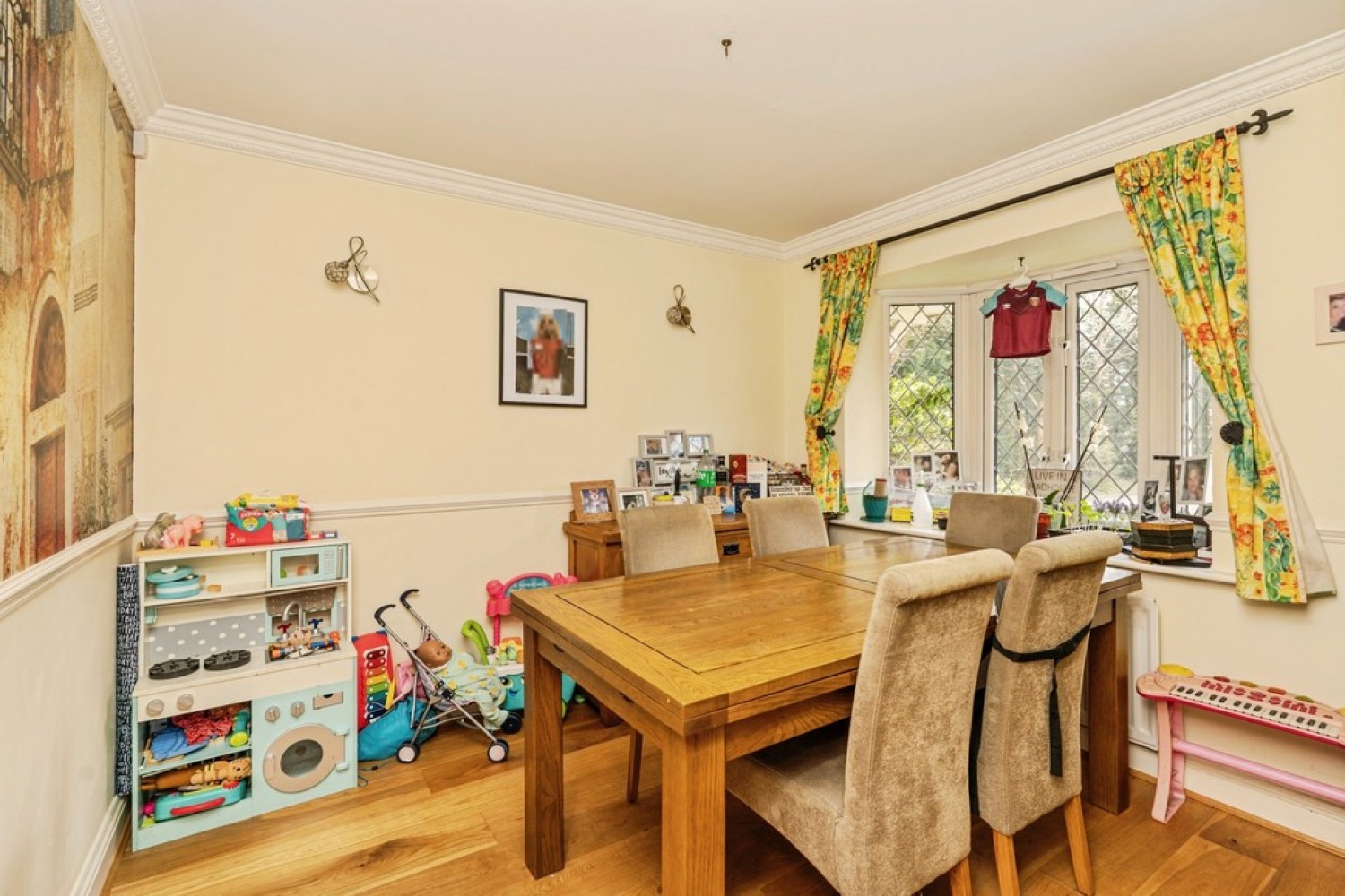 3 bedroom House for Sale Knaphill, Woking, Surrey