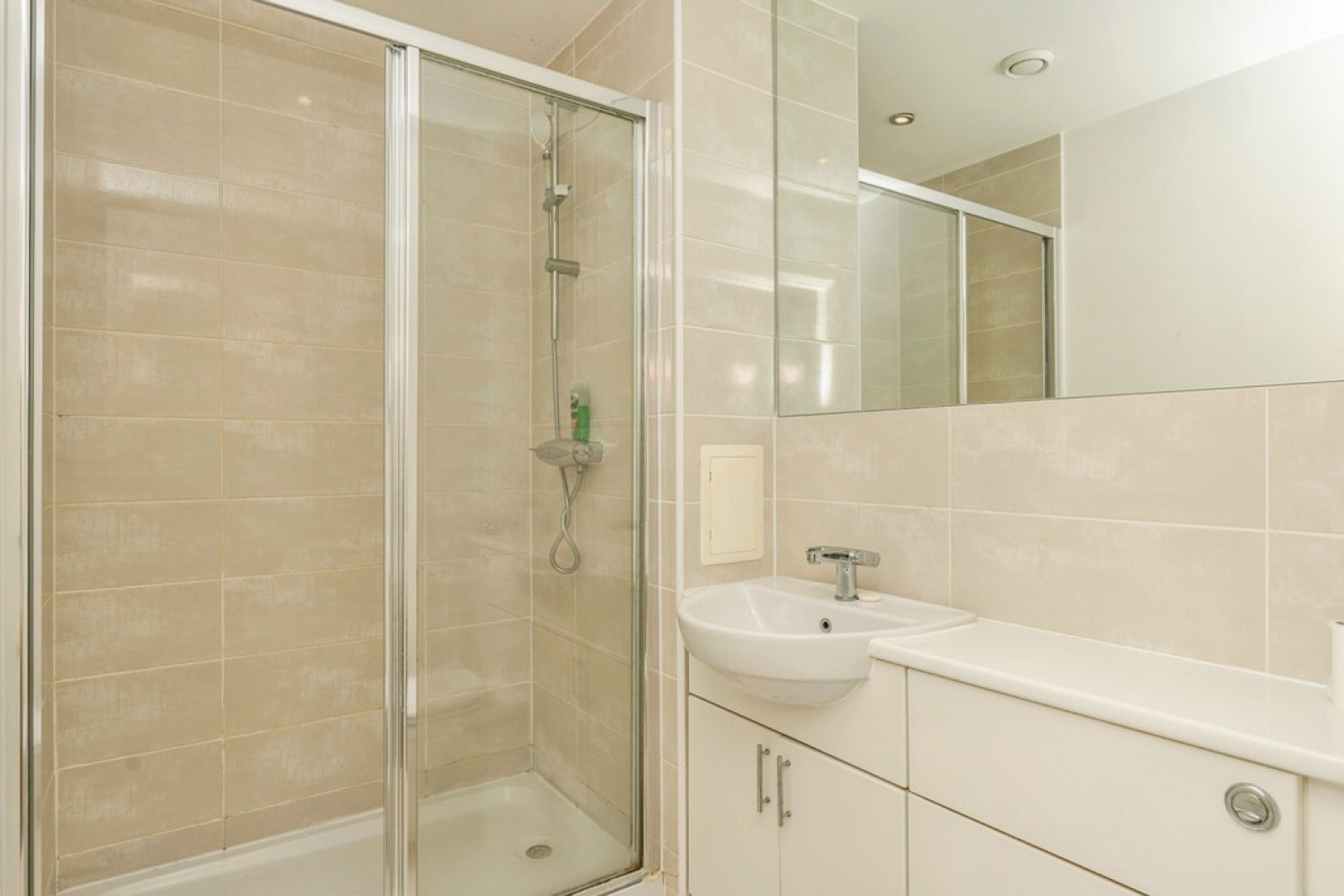 2 bedroom Flat for Sale Guildford Road, Woking, Surrey